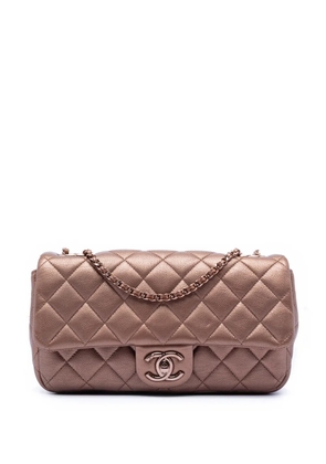 CHANEL Pre-Owned 2015-2016 Medium Iridescent Quilted Goatskin CC Eyelet Flap crossbody bag - Brown