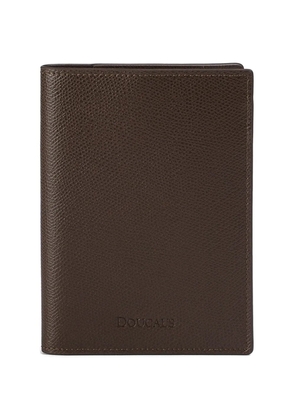 Doucal's palmellato-leather passport holder - Brown