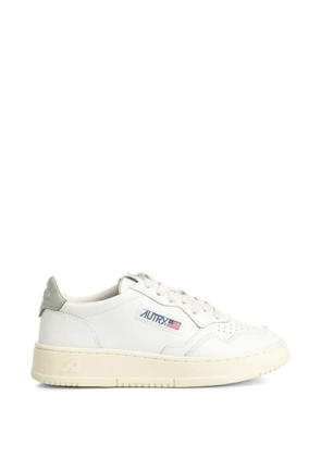 Autry Medalist low leather sneakers - White