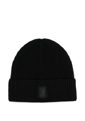 C.P. Company ribbed logo-patch beanie hat - Black