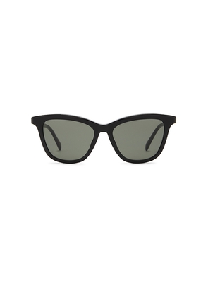 Gucci Cat Eye Sunglasses in Black.