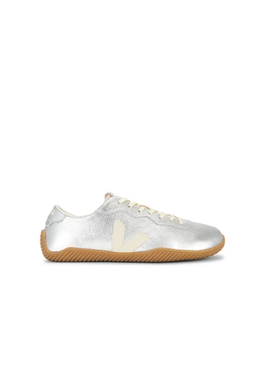 Veja Jitsu Sneaker in Metallic Silver. Size 39. Also in 40, 41, 42, 43, 44, 45, 46.