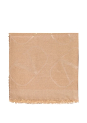 Valentino Garavani logo-pattern fringed scarf - Neutrals