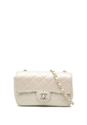 CHANEL Pre-Owned 2000-2002 Mini Rectangular Classic Iridescent Lambskin Single Flap crossbody bag - White