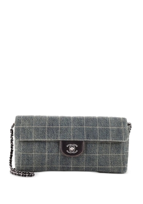CHANEL Pre-Owned Chocolate Bar Flap Bag Quilted Denim East West shoulder bag - Blue