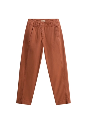 Woolrich garment-dyed cuffed carrot cotton trousers - Brown