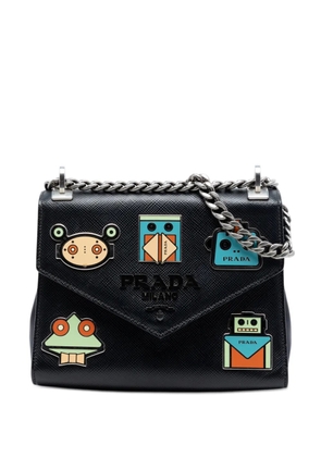 Prada Pre-Owned 2013-2025 Saffiano Cuir Monochrome Robot Patches Envelope Chain Flap crossbody bag - Black