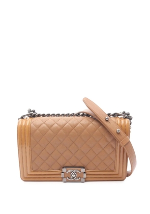 CHANEL Pre-Owned 2015-2016 Old Medium Quilted Goatskin and Patent Duo Boy Flap crossbody bag - Brown
