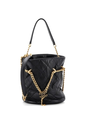 CHANEL Pre-Owned Pending CC Drawstring Quilted Lambskin Small bucket bag - Black