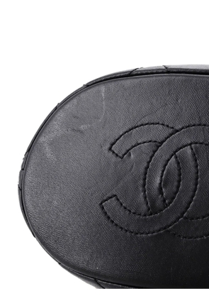 CHANEL Pre-Owned Pending CC Drawstring Quilted Lambskin Small bucket bag - Black