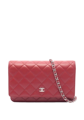 CHANEL Pre-Owned 2011 CC Quilted Lambskin Wallet On Chain crossbody bag - Red