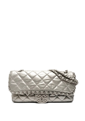 CHANEL Pre-Owned 2010-2011 diamond-quilted metallic shoulder bag - Silver