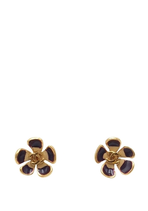 CHANEL Pre-Owned 2003 CC Gold Plated Lacquered Flower Earrings costume earrings - Purple