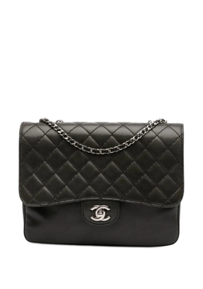 CHANEL Pre-Owned 2012 Medium Quilted Lambskin Clams Pocket Flap shoulder bag - Black