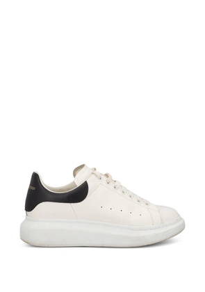 Alexander McQueen Pre-Owned leather sneakers - White