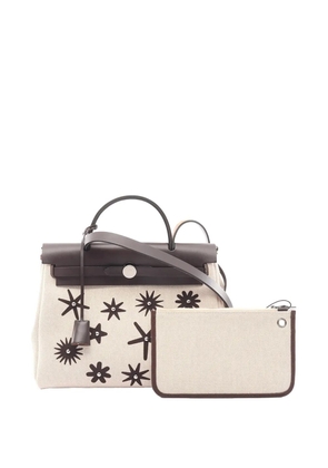 Hermès Pre-Owned 2024 Toile H Plume Circuit Rider Hobnailed Herbag Zip 31 satchel - Brown