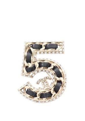 CHANEL Pre-Owned 2023 CC Gold Plated Lambskin Woven Chain Number 5 Brooch costume brooch - Black