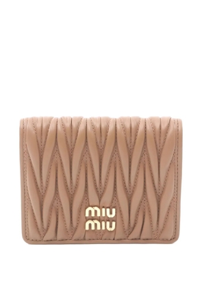 Miu Miu Pre-Owned 2020s Matelasse Bi-fold wallet - Brown