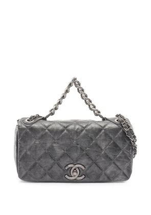 CHANEL Pre-Owned 2012 Medium Quilted Aged Calfskin Pondicherry Flap satchel - Grey