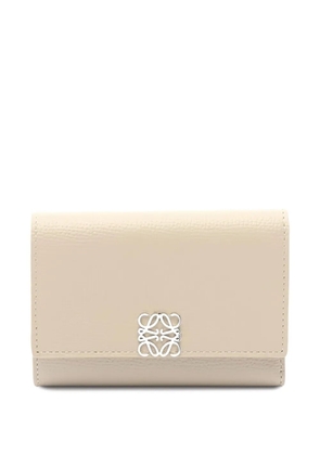 Loewe Pre-Owned 2020s small Anagram-plaque trifold wallet - Neutrals
