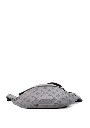 Louis Vuitton Pre-Owned Discovery Bumbag Monogram Shadow Leather PM belt bag - Grey