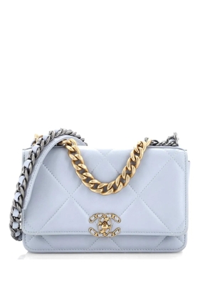 CHANEL Pre-Owned 19 Wallet on Chain Quilted Lambskin crossbody bag - Blue