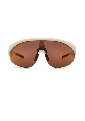 Moncler Myrr Oval Sunglasses in White - White. Size all.