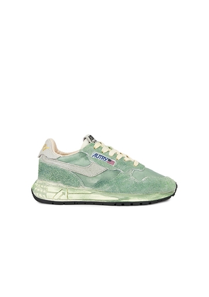 Autry Reelwind Super Vintage Low Sneaker in Green. Size 37. Also in 41.