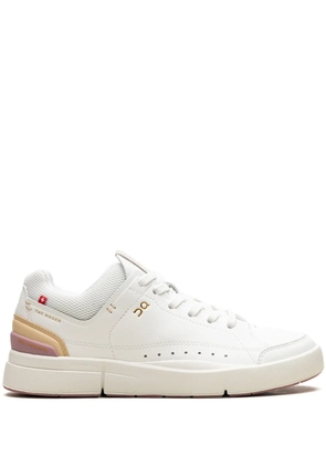 On The Roger Centre Court 'White' sneakers