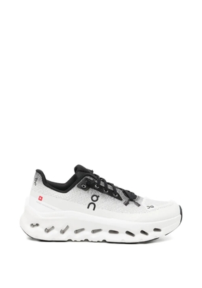 On Cloudtilt trainers - White