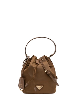 Prada Pre-Owned 2013-2026 Re Nylon Re Edition Drawstring bucket bag - Brown
