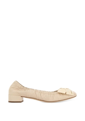 Prada bow detail leather heeled pumps - Neutrals