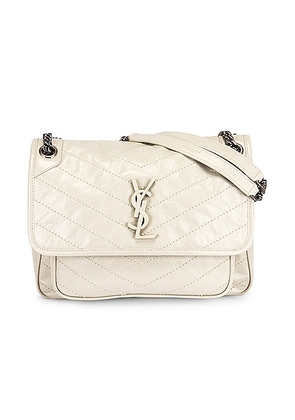 Saint Laurent Medium Niki Chain Bag in Blanc Vintage - White. Size all.