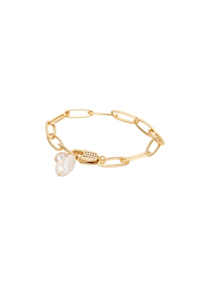 Ettika Pearl Bracelet in Metallic Gold.