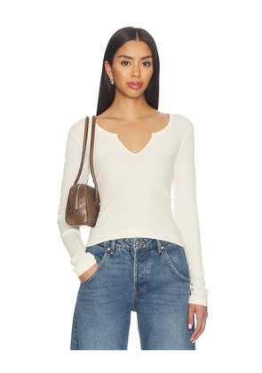 RE/DONE V Cut Baby Long Sleeve Tee in Ivory. Size L. Also in M, S, XS.
