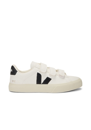 Veja Chromefree Leather Sneaker in Extra White & Black - White. Size 36 (also in ).