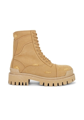 Balenciaga Combat Strike L20 Boot in Brown Noce - Brown. Size 41 (also in 42, 43, 44, 45).