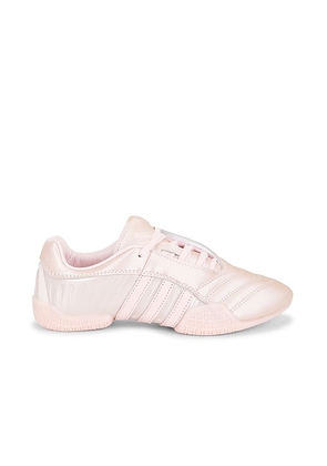 Adidas Originals Taekwondo Mei Elite Sneaker in Sandy Pink - Pink. Size 10 (also in 11, 5, 6, 6.5, 7, 7.5, 8, 8.5, 9, 9.5).