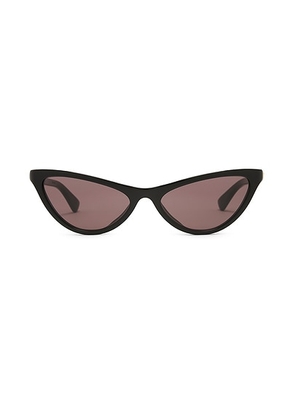 Bottega Veneta Cat Eye Sunglasses in Black & Grey - Black. Size all.