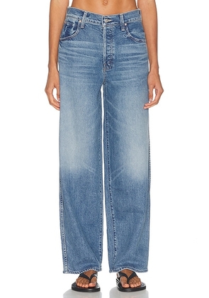 MOTHER The Delinquent Button Nerdy Jeans in Birds Gone Wild - Blue. Size 23 (also in 24, 25, 26, 27, 28, 29, 30, 31, 32, 33).