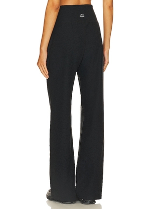 Beyond Yoga Easy Cropped Wide Leg Pant in Charcoal. Size M. Also in L, S, XL.