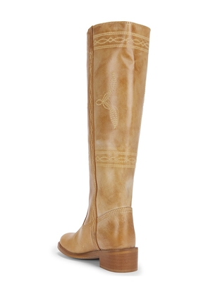 Dico Copenhagen Ann Gaucho With Western Stitching Boot in Tan. Size 37. Also in 36, 38, 39.