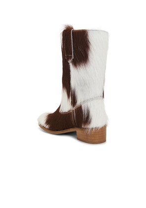 Dico Copenhagen Julia Fur Gaucho Boot in Brown. Size 37. Also in 36, 38, 39, 40.