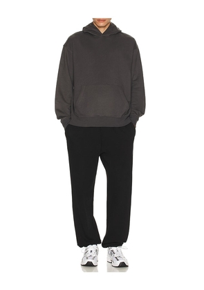 Beyond Yoga LuxeFleece Men's Hoodie in Black. Size S. Also in M, XL/1X, XXL/2X.