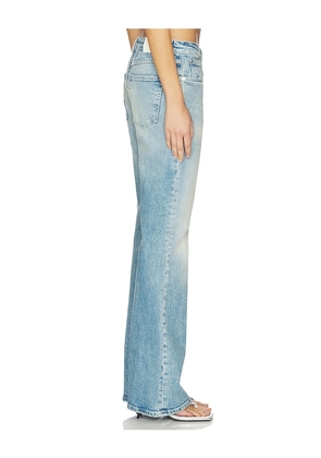 CLOSED Jovanna Flared Jeans in Blue. Size 25. Also in 27, 26, 28, 29, 31, 32.