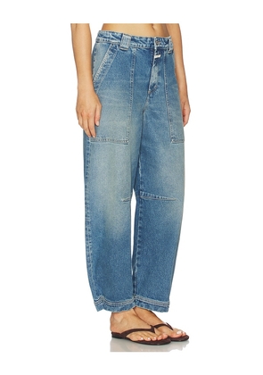 CLOSED Rhannon Barrel Jeans in Blue. Size 23. Also in 27, 24, 25, 26, 28, 29, 30, 31, 32.