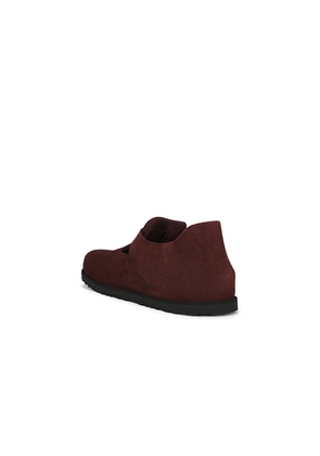 Birkenstock 1774 London Suede 1774 Clog in Burgundy. Size 41. Also in 43, 44, 45, 46.