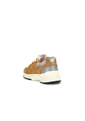 Autry Hyperway Low Sneaker in Tan. Size 37. Also in 36, 39, 40.