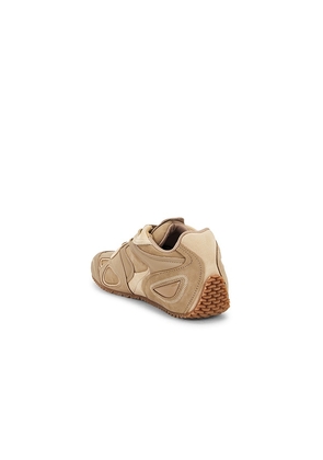 Axel Arigato Slow Runner in Tan. Size 41. Also in 42, 43, 44, 45.