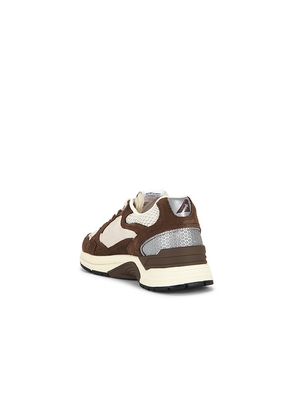 Autry Hyperway Low Sneaker in Brown,White. Size 37. Also in 38, 39, 40.